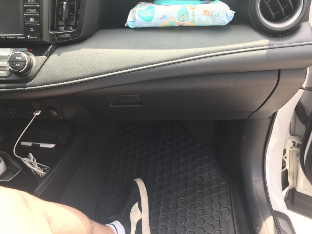 Toyota Rav 4 Glove Box