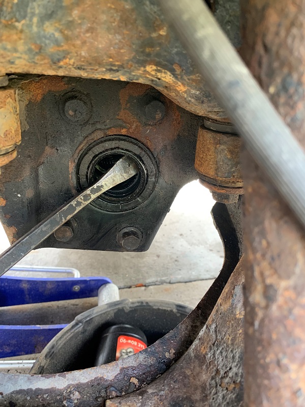 GMC Canyon Differential Seal Removal