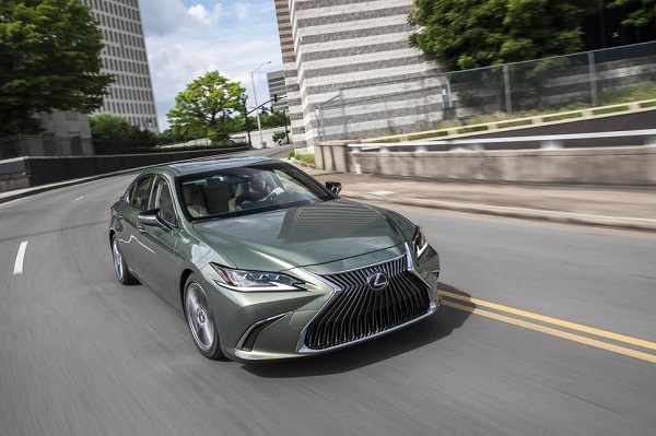 lexus luxury car